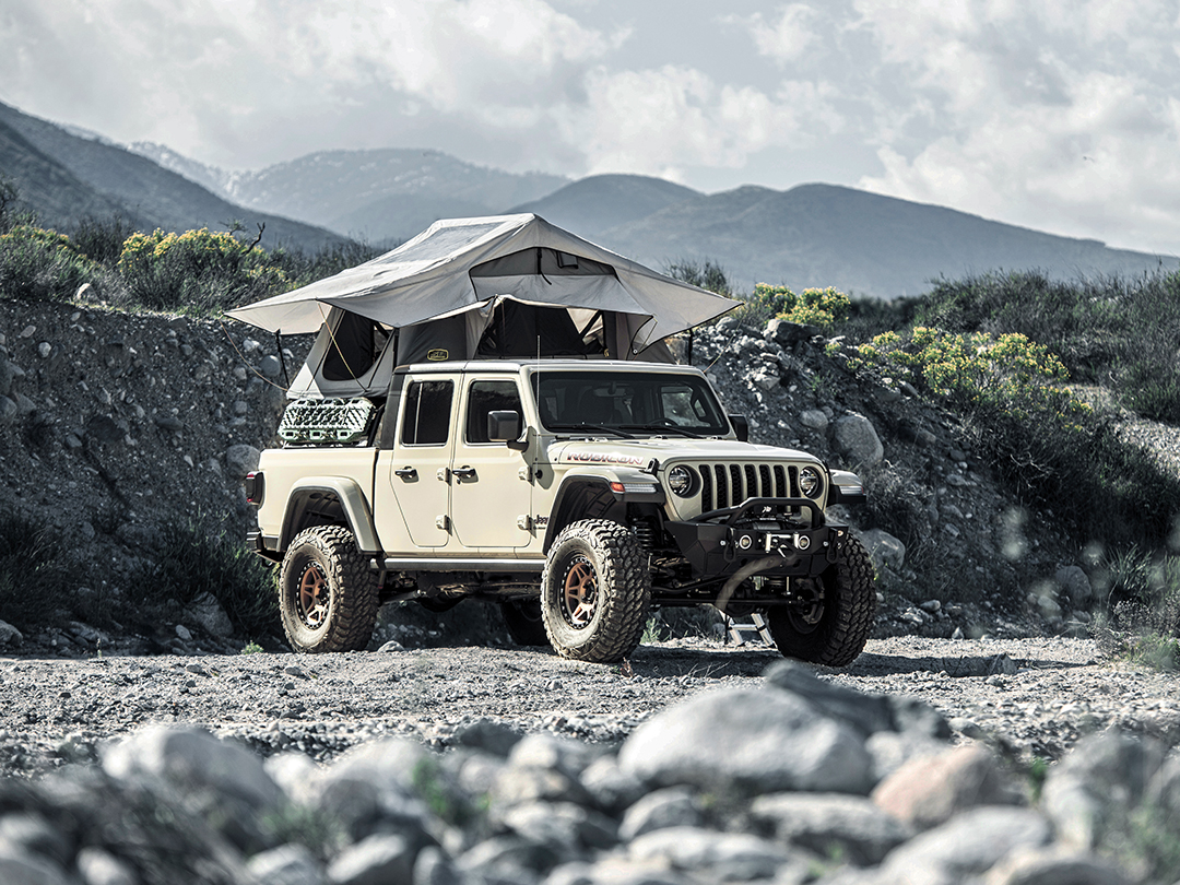 jeep gladiator with tent